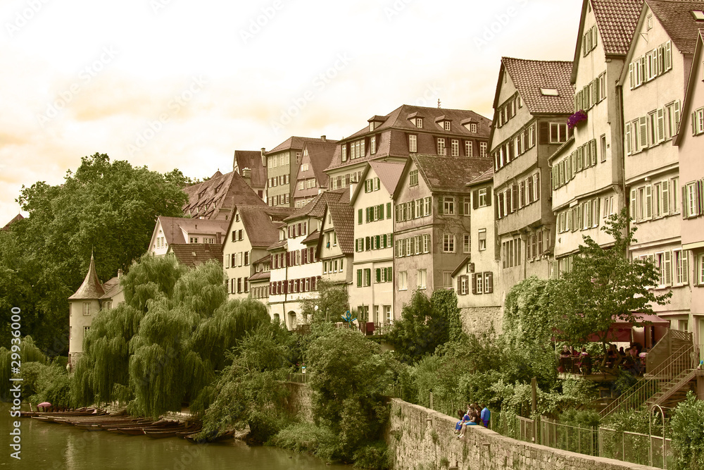 Häuserfassade am Neckarufer in Tübingen