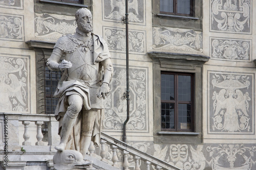 Statua Cosimo I dei Medici - Pisa photo
