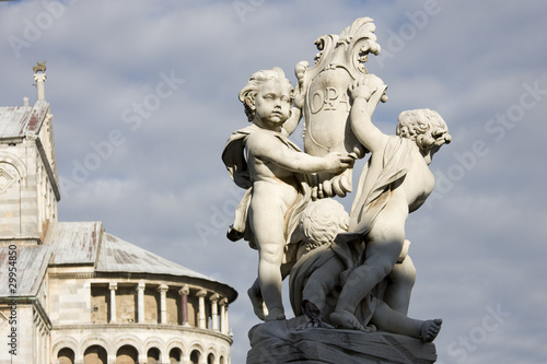 Fontana dei putti e cattedrale - Piazza dei miracoli - Pisa