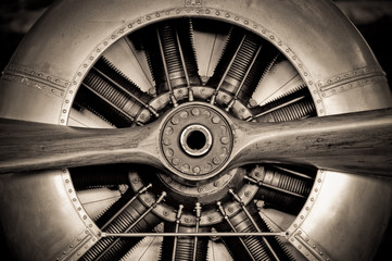 Acrylglasbilder Alte Flugzeuge Vintage Propellermotor in Detailaufnahme  © Steve Mann