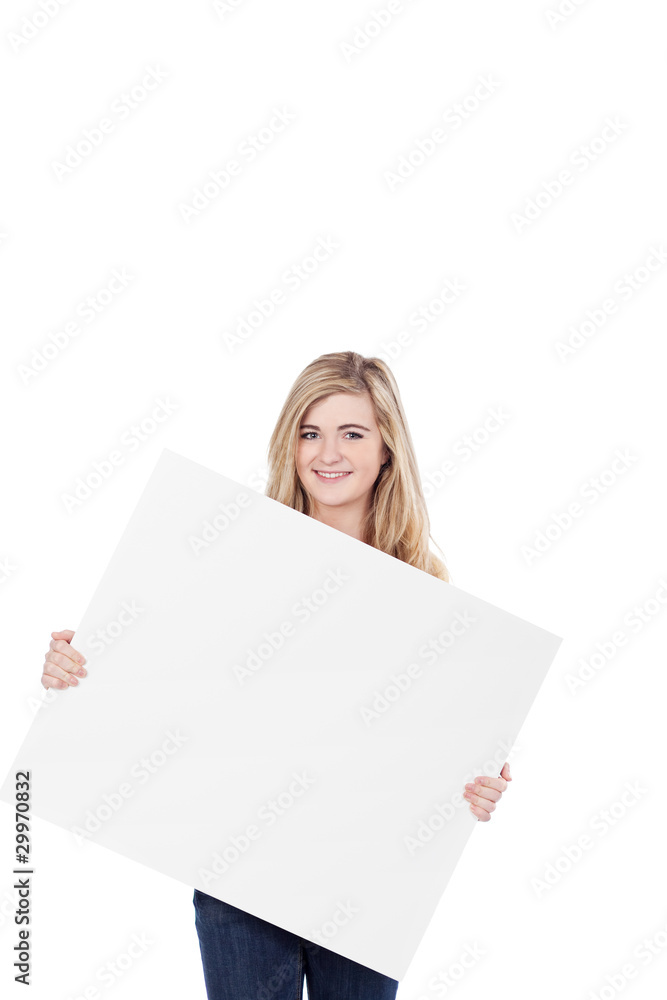 mädchen trägt weißes schild mädchen trägt weißes schild