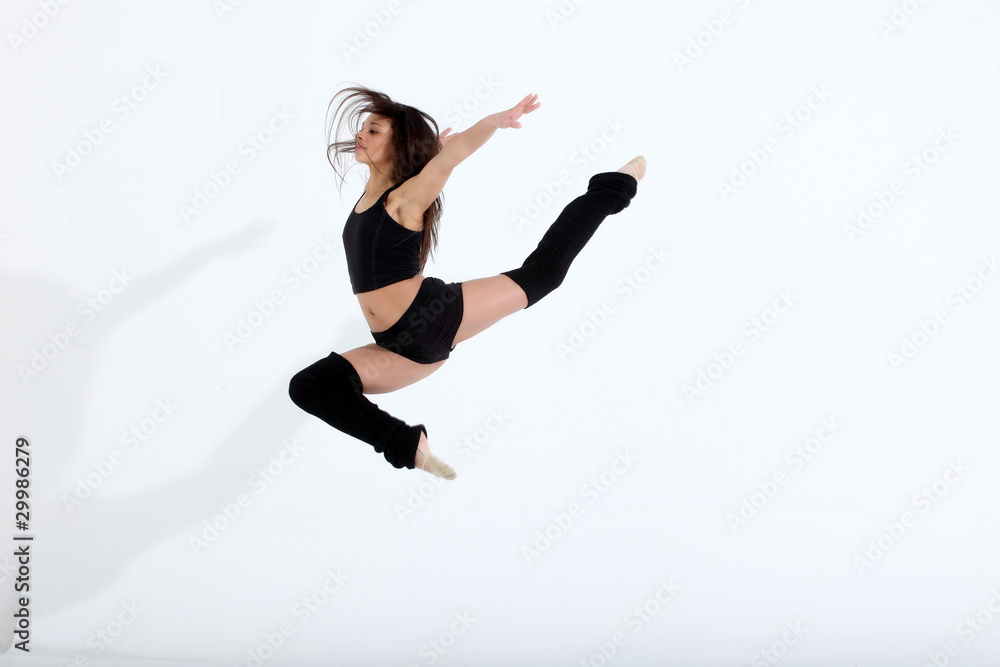 jeune danseuse saut grand ecart