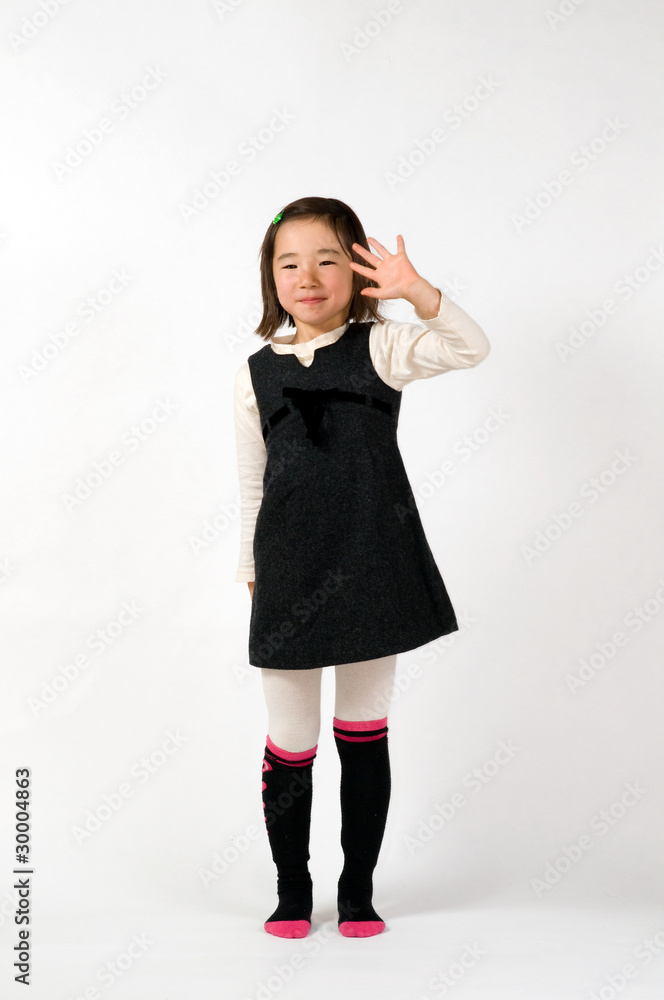 手を振る女の子 手を振る女の子