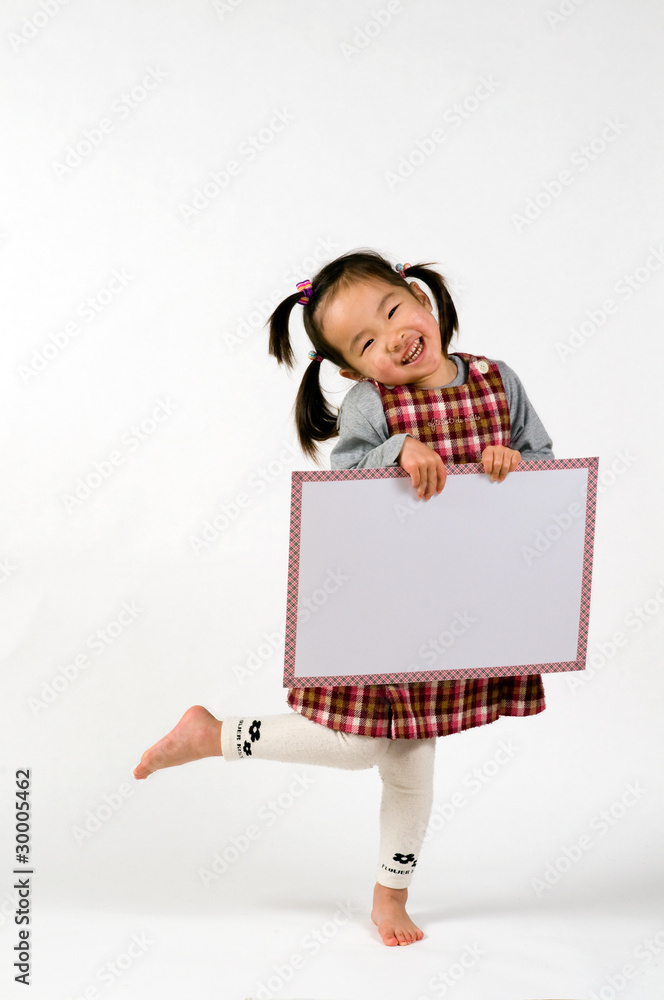 メッセージボードを持つ女の子 メッセージボードを持つ女の子