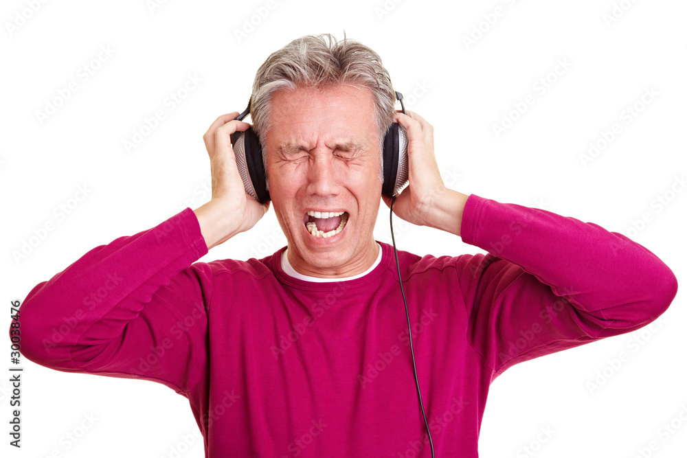 Mann mit Kopfhörern schreit