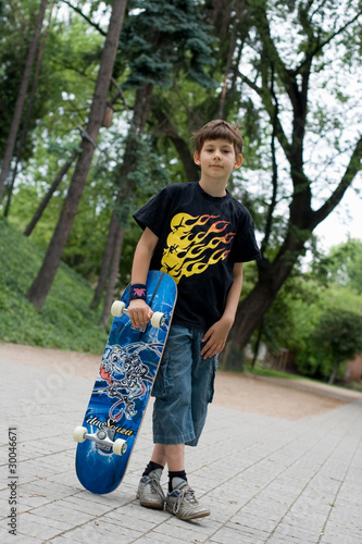 boy with sketeboard