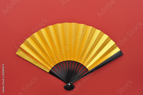 赤バックに金扇子