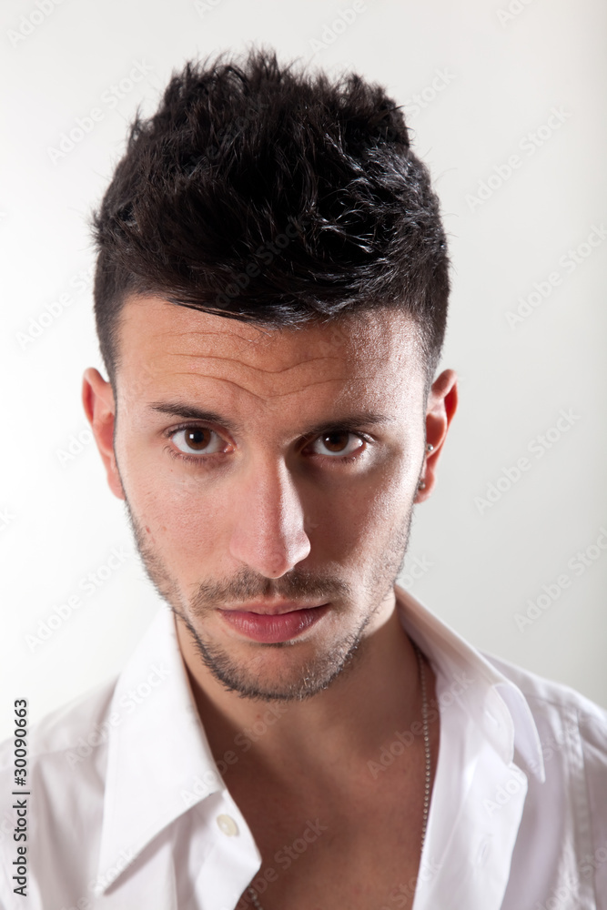 Obraz premium Muscular handsome young man