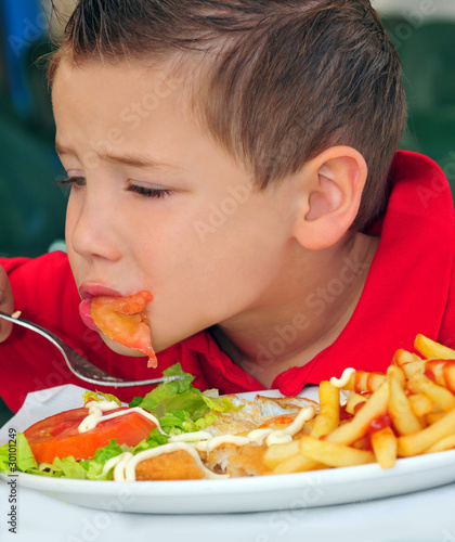 Bilde på lerret Kind beim Essen
