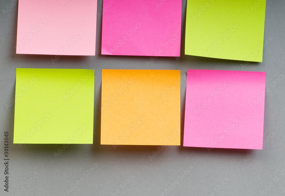 Reminder notes on the bright colorful paper Reminder notes on the bright colorful paper