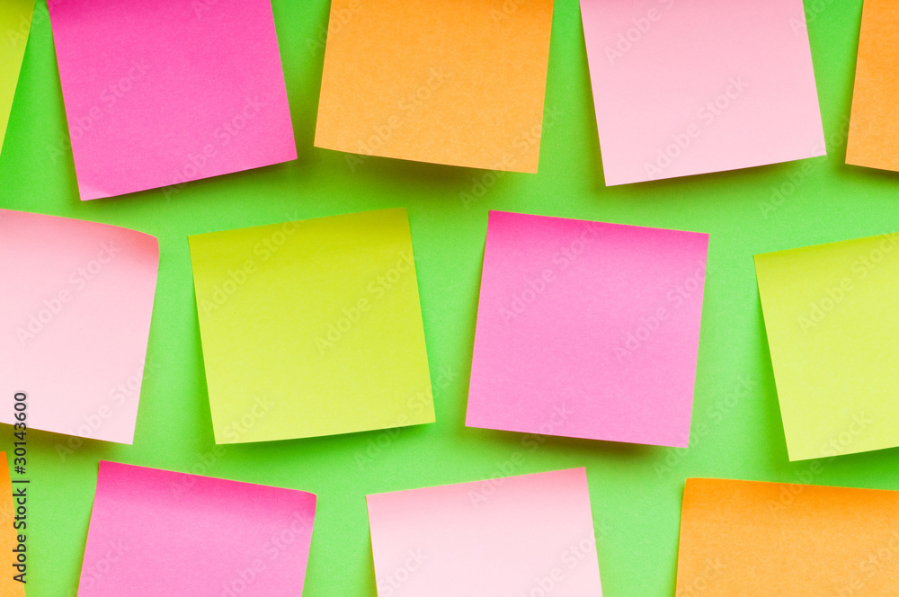 Fototapeta premium Reminder notes on the bright colorful paper