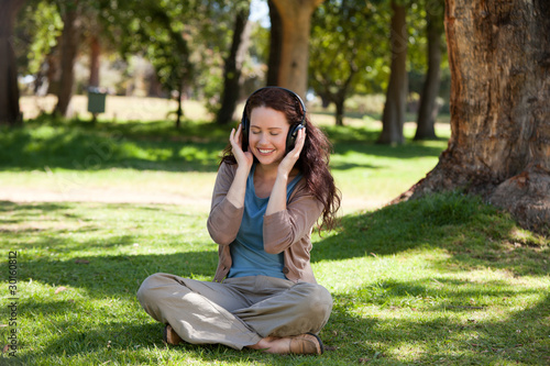 Woman listening to some music in the garden © WavebreakMediaMicro