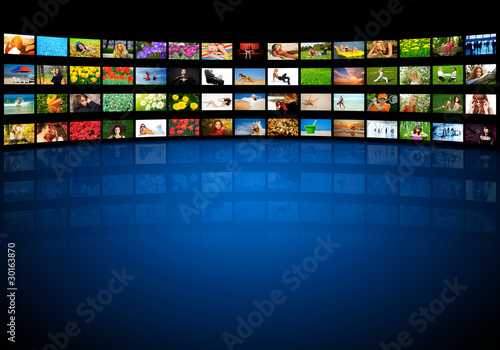 Video wall in multimedia center presentation