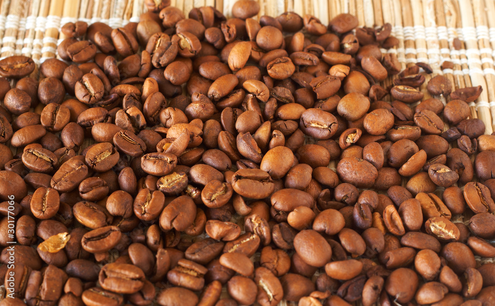 Fototapeta premium Freshly roasted coffee beans