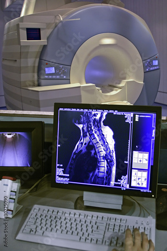 Magnetic resonance imaging