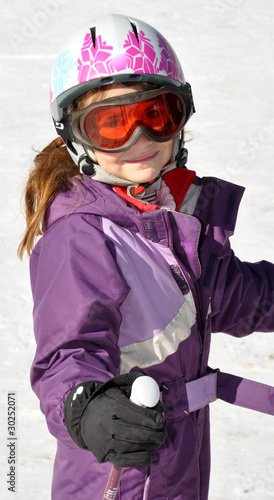 apprentissage ski enfant fille combinaison casque et masque © skampixelle