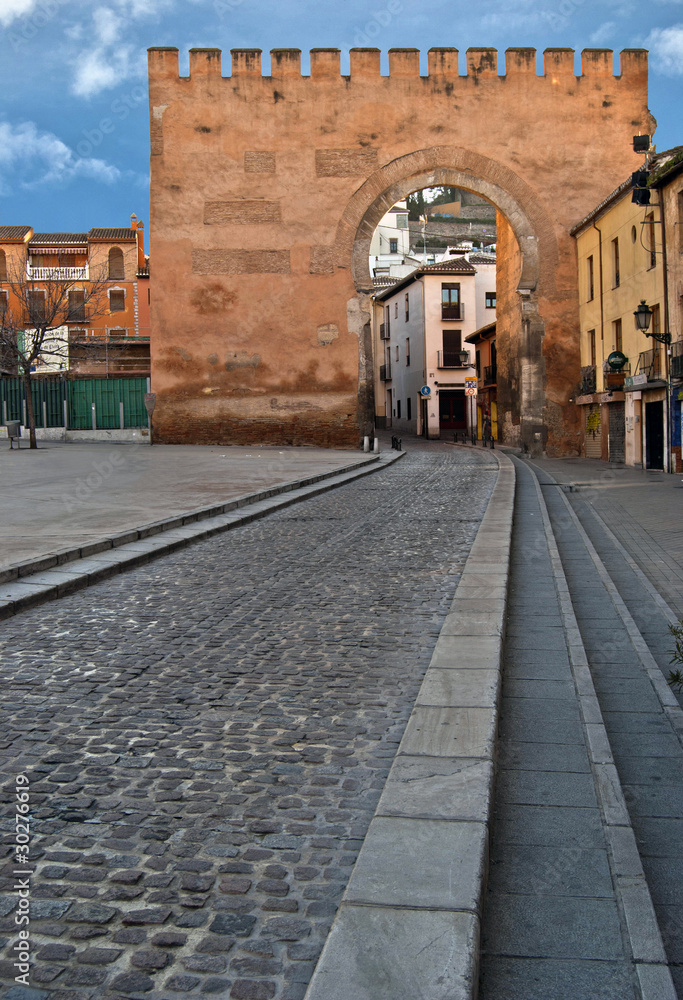 Puerta de Elvira, acceso a la Granada antigua