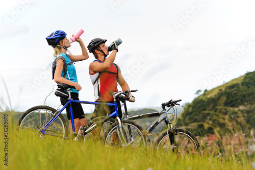 Mountain bike couple drinking
