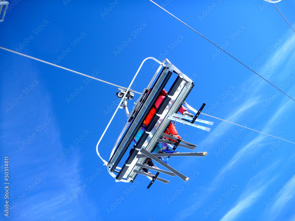 skieurs sur le télésiège skieurs sur le télésiège