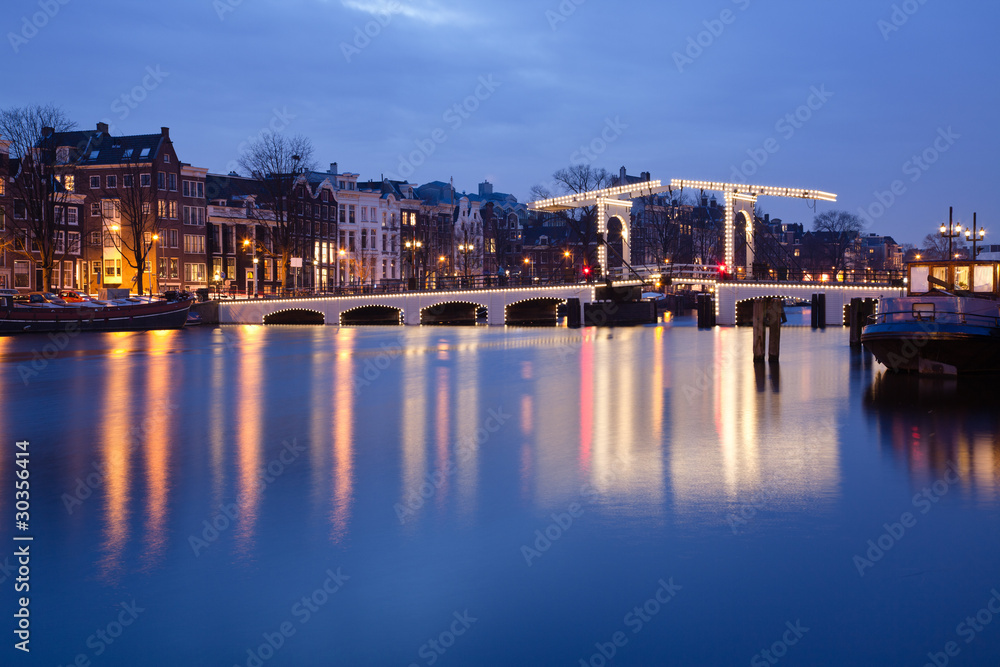 Fototapeta premium Magere Brug on the Amstel River in Amsterdam