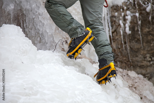 Quadro em tela Pair of alpinist boots in crampons