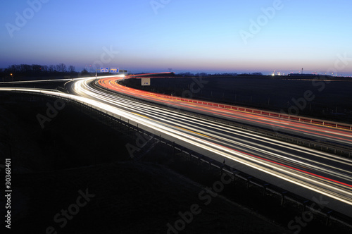 Nachtverkehr auf der Autobahn