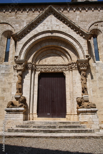 La Collegiata, portale principale San Quirico d'Orcia