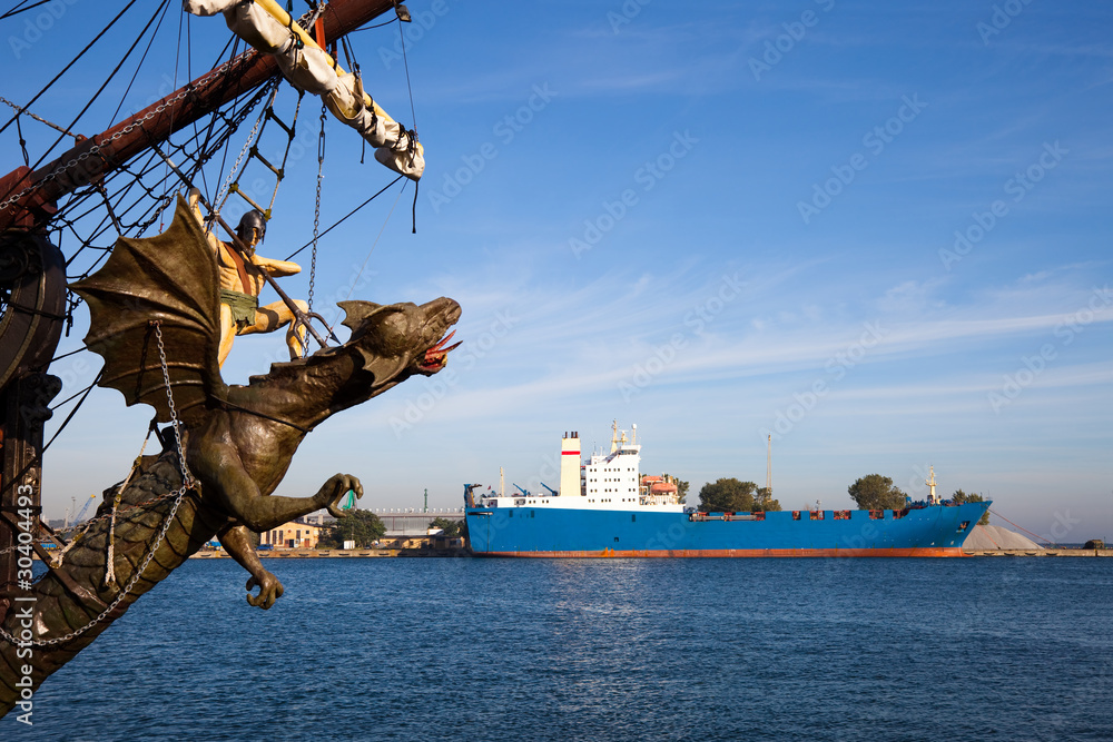 Fototapeta premium Knight fighting the dragon