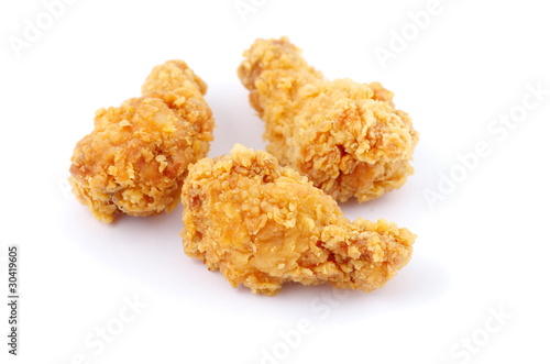 trois morceaux de poulet frit