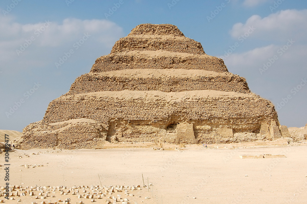 Obraz premium the step pyramid of Djoser, Saqqara in Egypt.