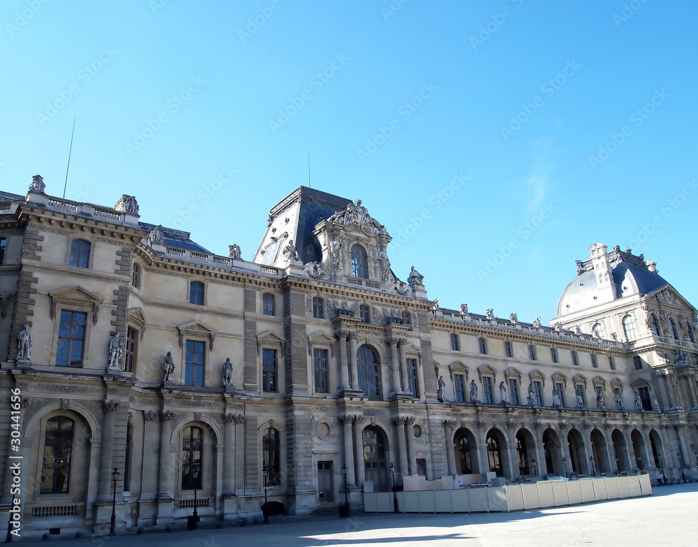The Louvre museum is a famous art gallery in Paris