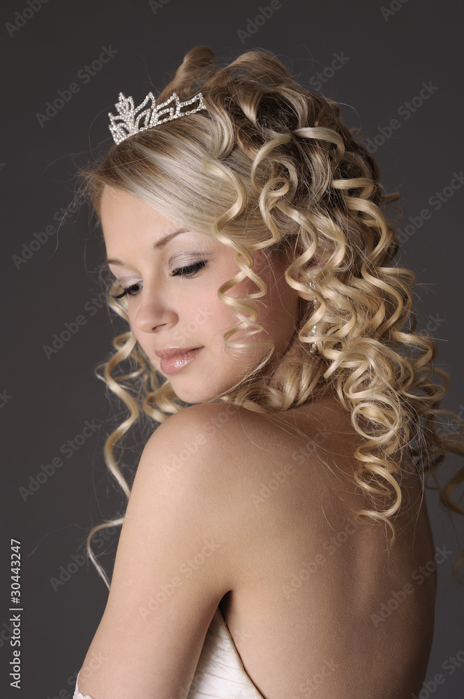 Fototapeta premium Woman dressed as a bride.