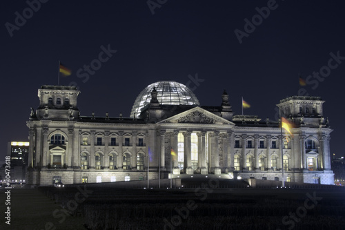 Der Reichstag in Berlin bei Nacht