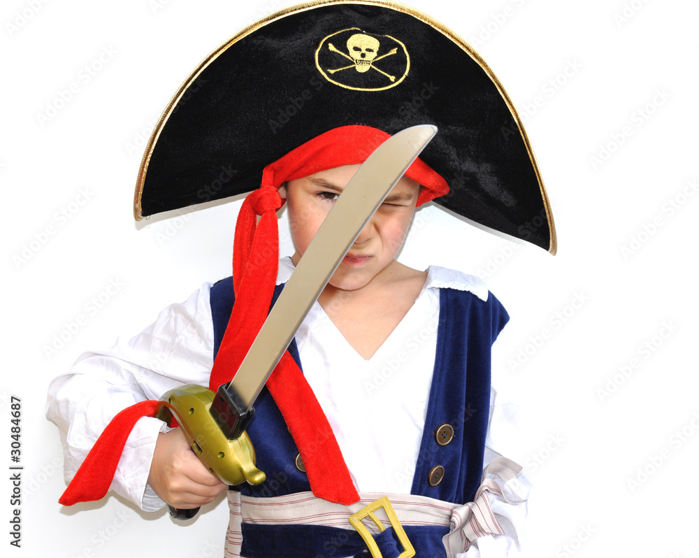 enfant garçon 6 ans déguisement pirate fond blanc - carnaval Stock Photo |  Adobe Stock