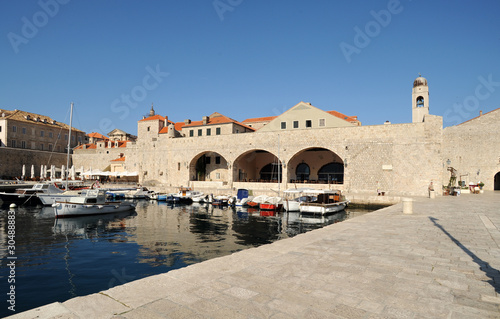 Ancien arsenal du vieux port de Dubrovnik
