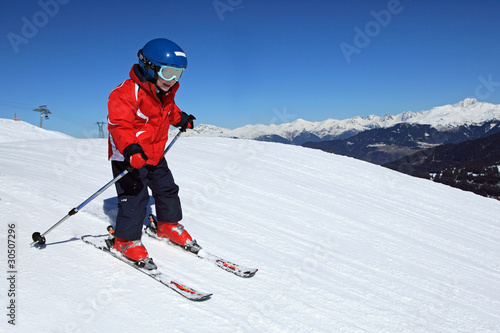 Sport d'hiver : Petit skieur sur les pistes (5 ans)