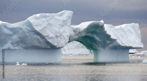 Arch iceberg © Ruth Hallam