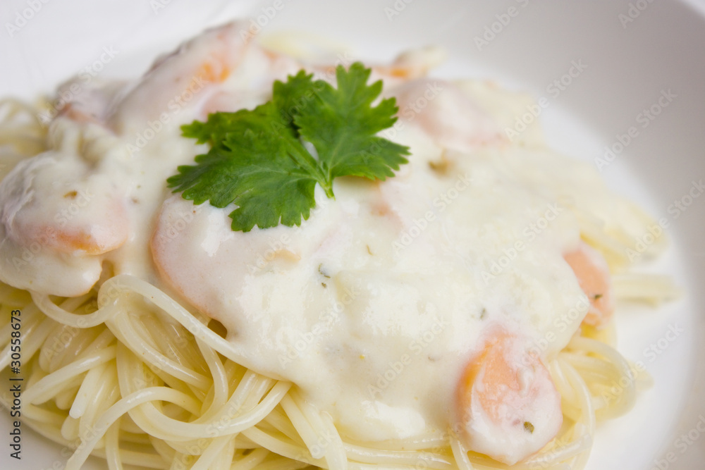Spaghetti with white cream sauce Spaghetti with white cream sauce