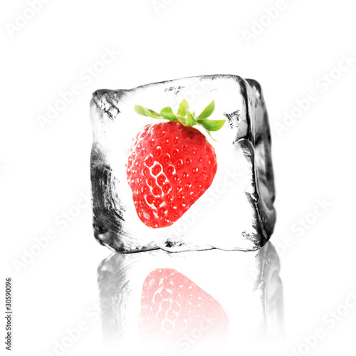 Erdbeere #30590096