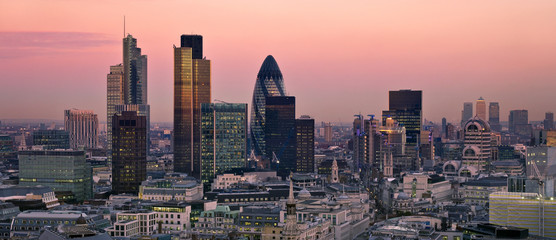 Wandcirkels Londen City of London in avondschemering  © QQ7