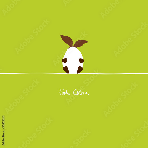 Osterhase hält Osterei