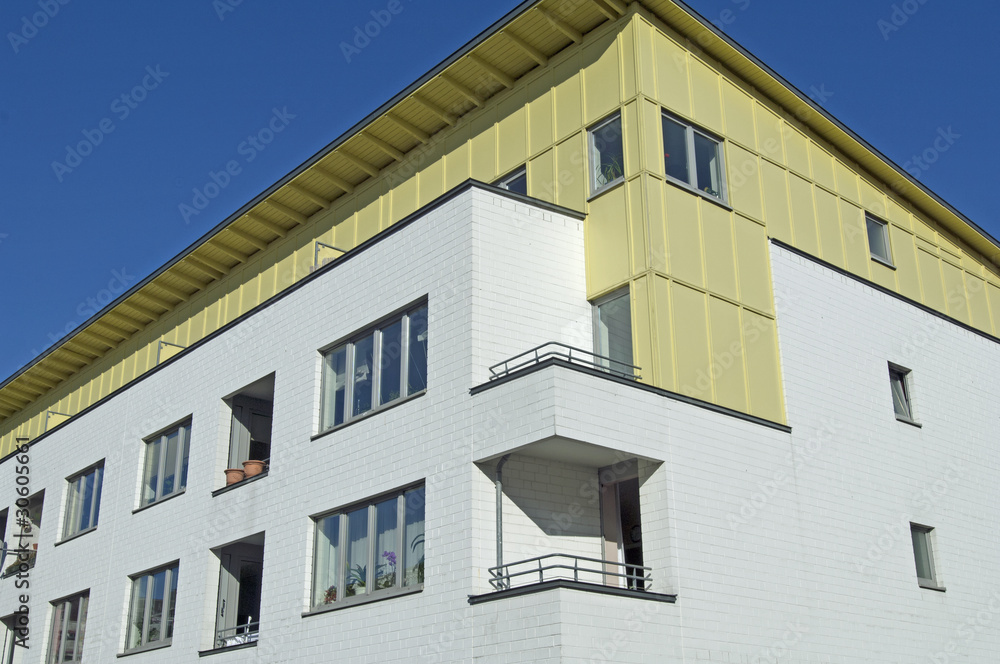 Fassade eines Wohngebäudes in Kiel, Deutschland Fassade eines Wohngebäudes in Kiel, Deutschland