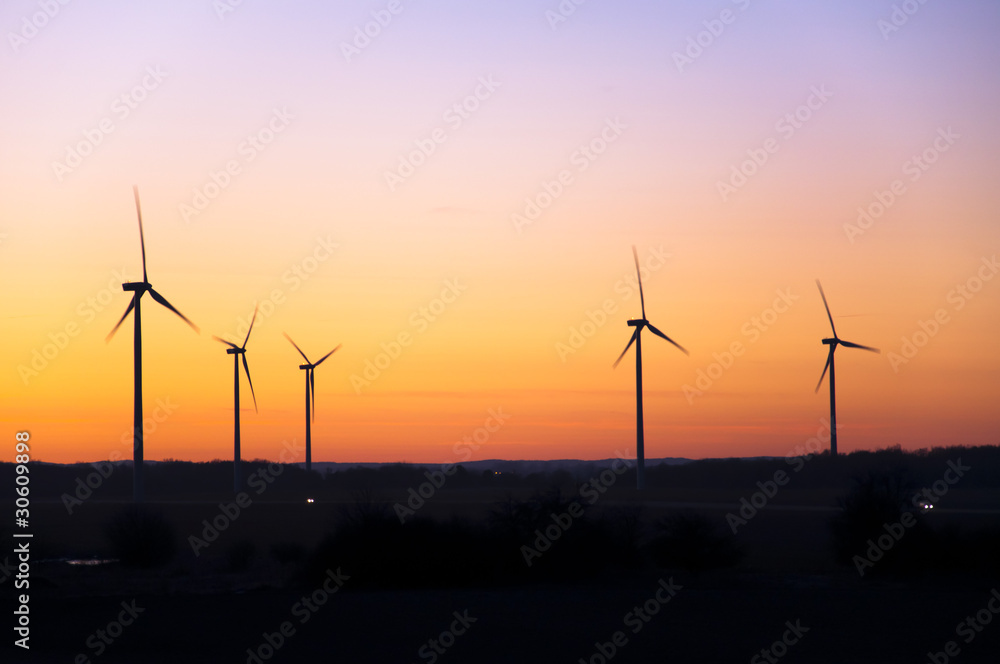 Obraz premium Wind farm at sunset