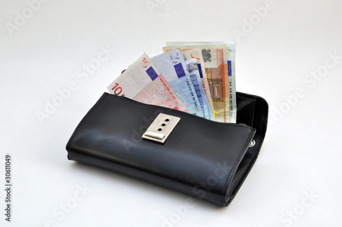 geldbeutel mit geldscheinenen