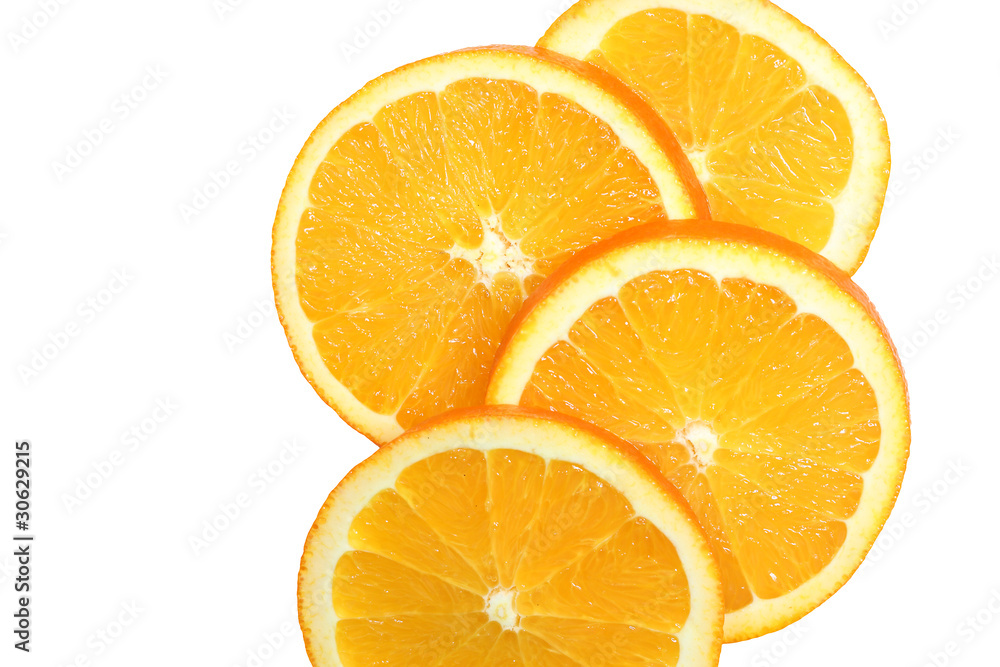 Fototapeta premium Orangenscheiben auf weißem Hintergrund