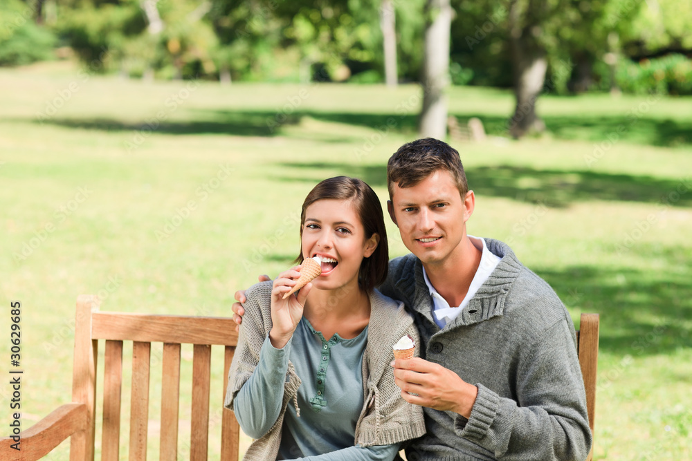 Fototapeta premium Young couple eating an ice cream