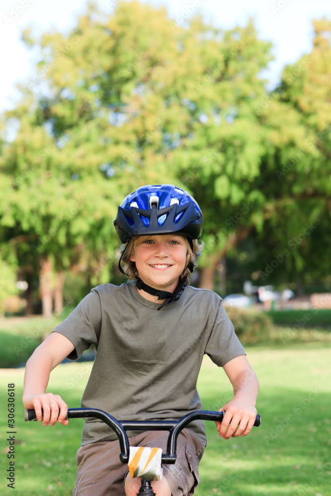 Obraz premium Little boy with his bike
