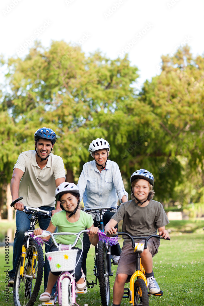Naklejka premium Family with their bikes