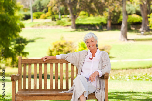 Senior woman on a bench © WavebreakMediaMicro