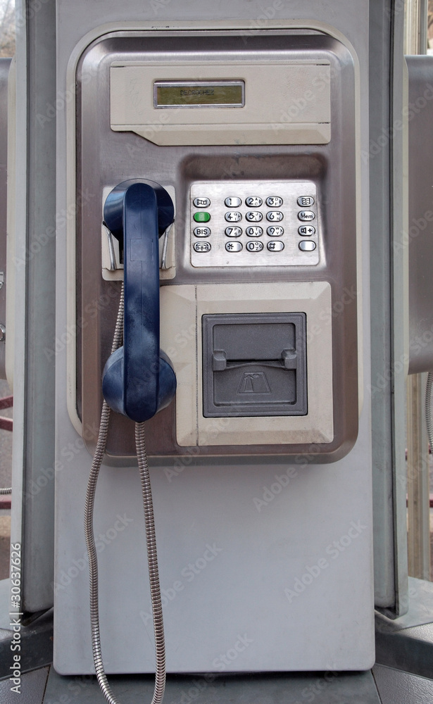 intérieur d'un cabine téléphonique publique intérieur d'un cabine téléphonique publique